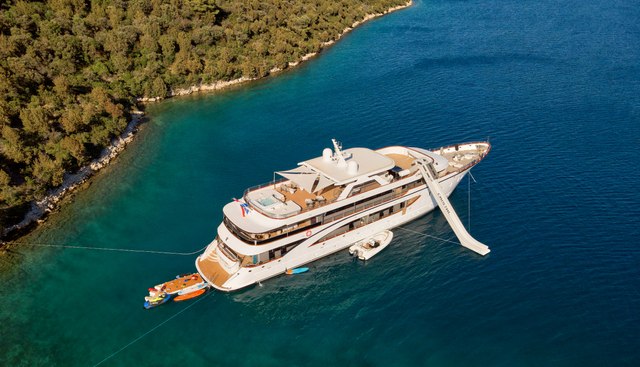 Cristal Yacht 5