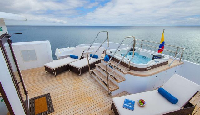 Natural Paradise Yacht 2