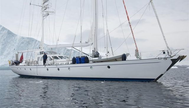 Acoa Charter Yacht