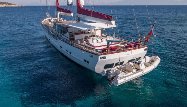 That's Amore Yacht 5