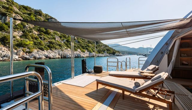 Victorious Yacht 4