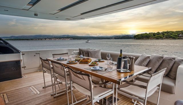 Destino Yacht 4