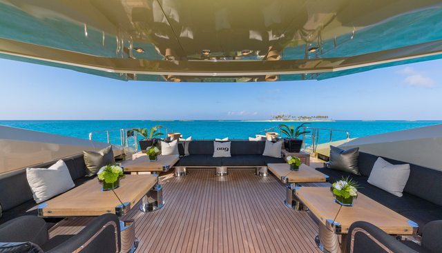 DB9 Yacht 4