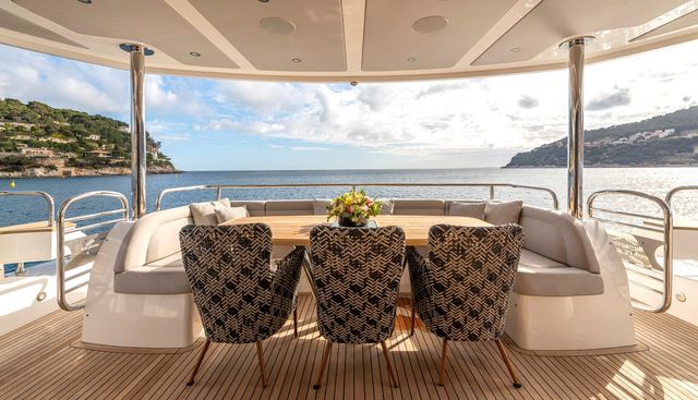 Take Off Yacht 4