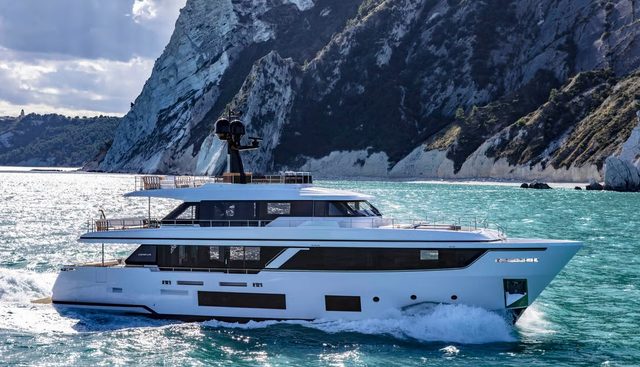 Twins Yacht 4