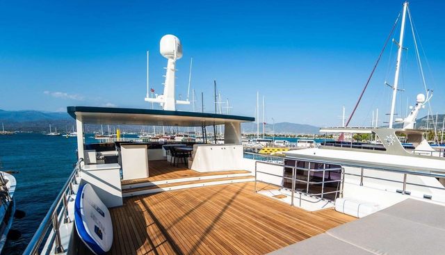 Beluga Yacht 2