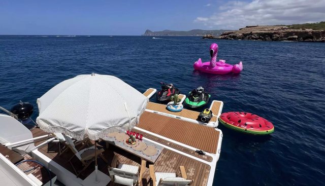 Nomad Yacht 4