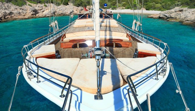 Torini Yacht 2