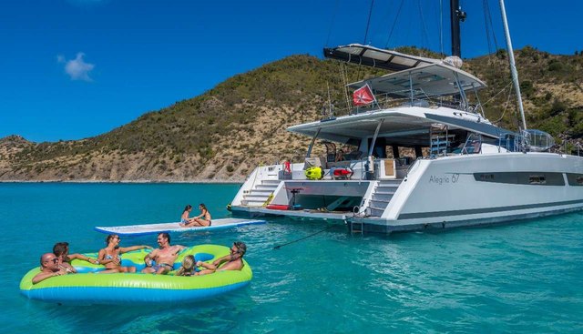 Azure Yacht 5