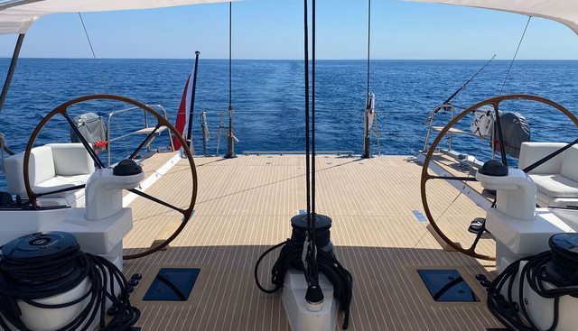 J Seven Yacht 4