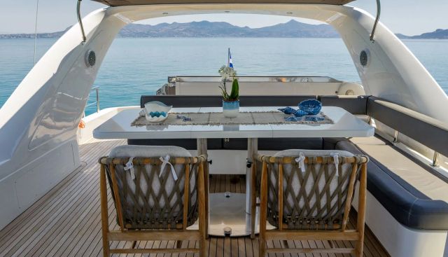 Salty Yacht 3