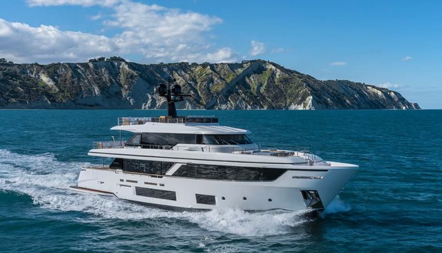 Twins Yacht 3