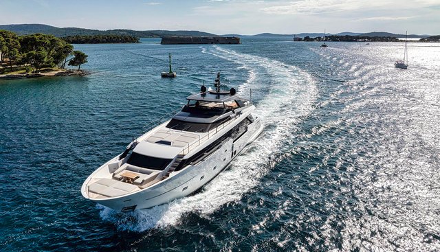 Destino Yacht 2