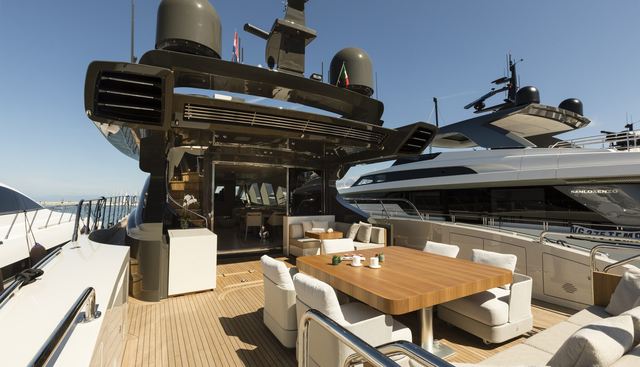 Fanamax Yacht 4