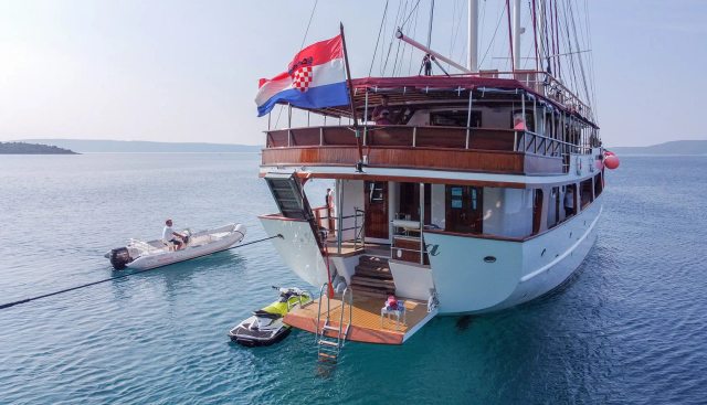 Amorena Yacht 5