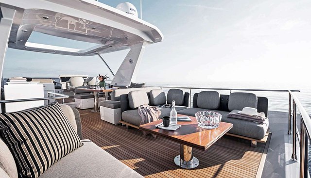 Mozz Yacht 3