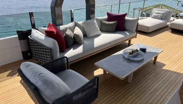 Nomad Yacht 5