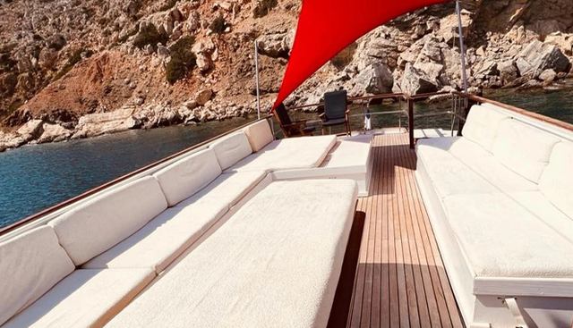 Hercule Poirot Yacht 3