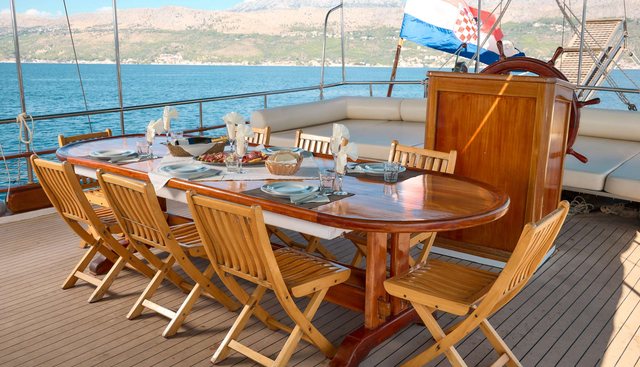 Agora Yacht 3