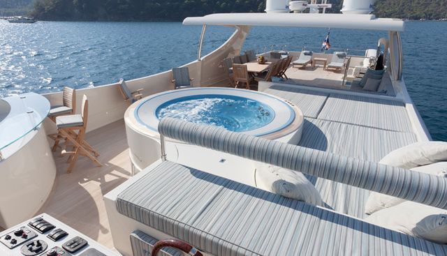 Joan's Beach Yacht 3