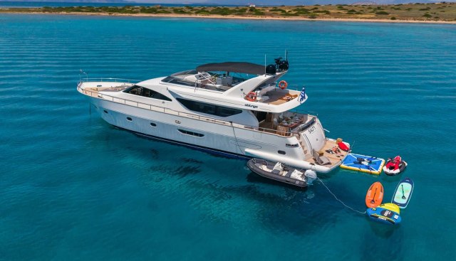 Salty Yacht 5