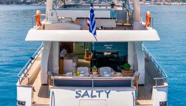Salty Yacht 4