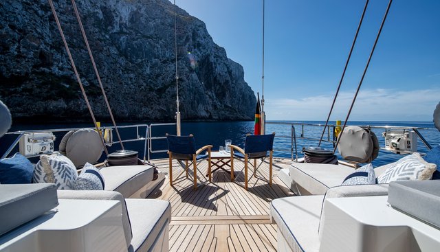 Dakota Yacht 4