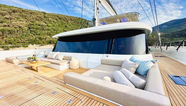 Honeybird Yacht 2
