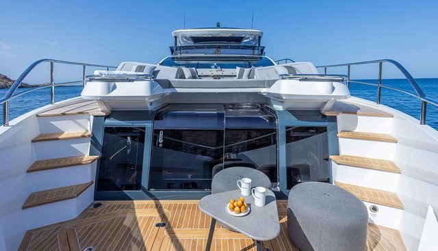 Bikini Queen Yacht 4