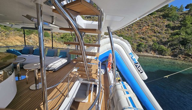 Pura Vida Yacht 4