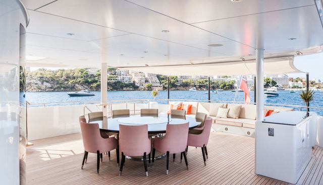 Fan Too Yacht 4