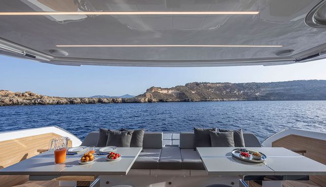 Bikini Queen Yacht 3