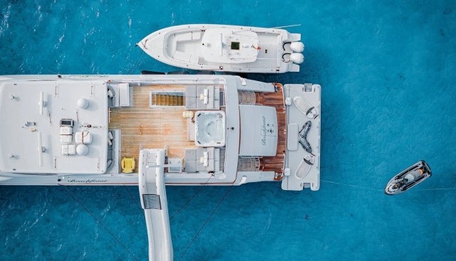 Beachfront Yacht 4