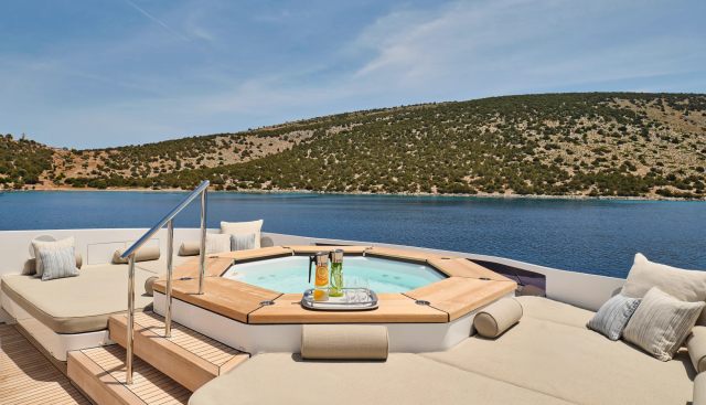 Totem Yacht 2