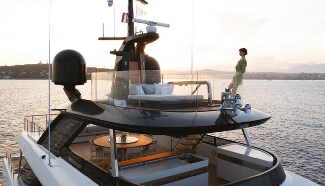 Sundance Yacht 2