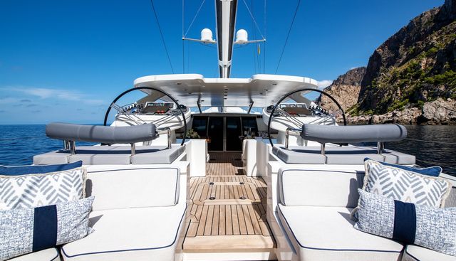 Dakota Yacht 2