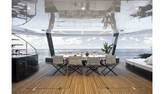 Manta Yacht 5