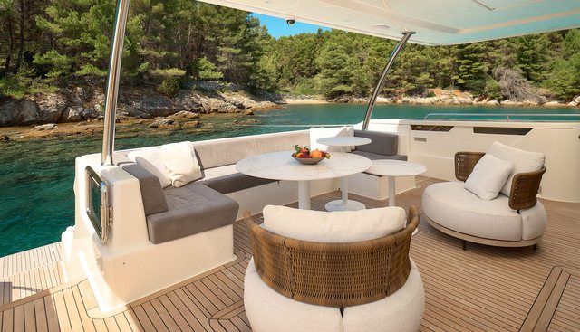 Damari Yacht 4