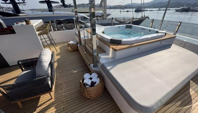 Nomad Yacht 3