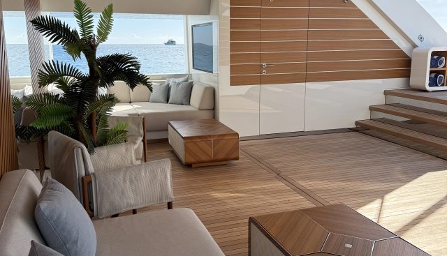 Velocity Yacht 4