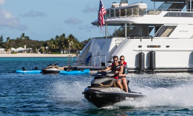M/Y 'W' Open in The Bahamas for Christmas