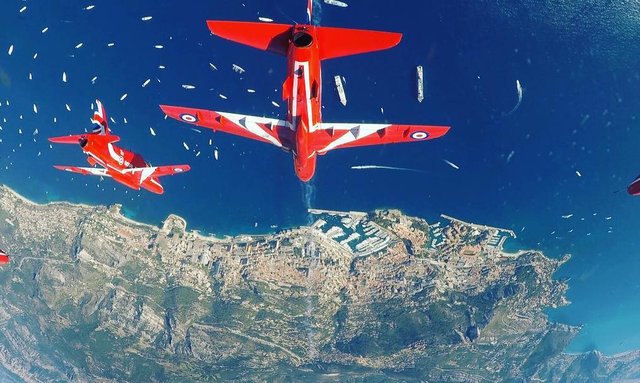 Red Arrows performance wows crowds at MYS 2018