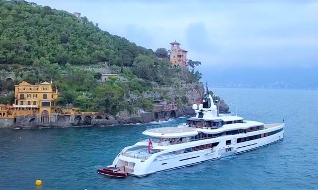 VIDEO: Superyacht ‘Lady S’ enjoys the waters of Portofino
