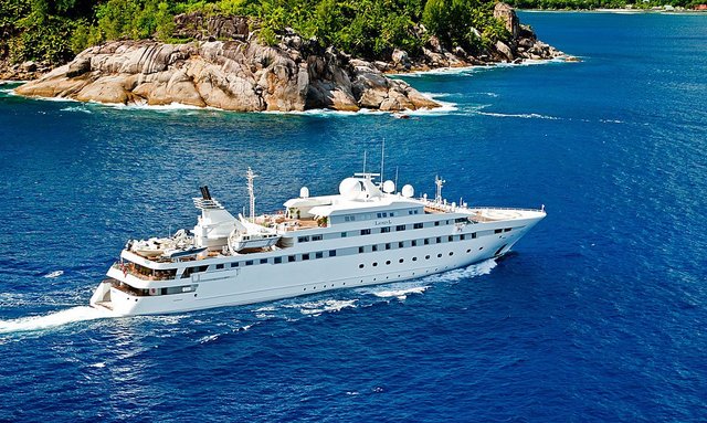 90m superyacht ‘Lauren L’ announces discount for New Year’s Eve yacht charter in Maldives