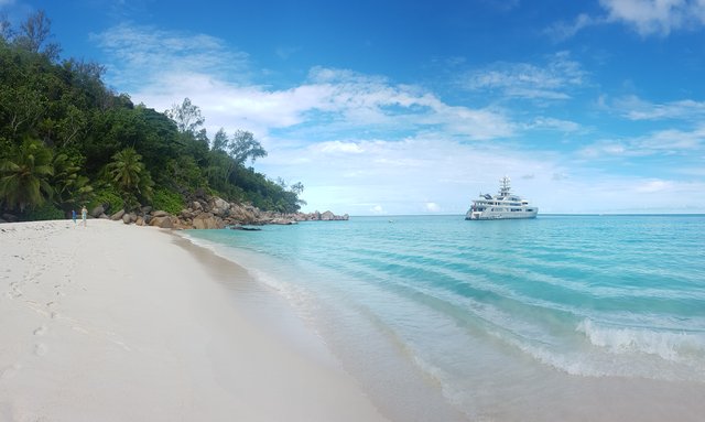 M/Y CLOUDBREAK opens for Seychelles yacht charter