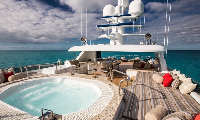 M/Y ‘Remember When’ Opens for the Holidays