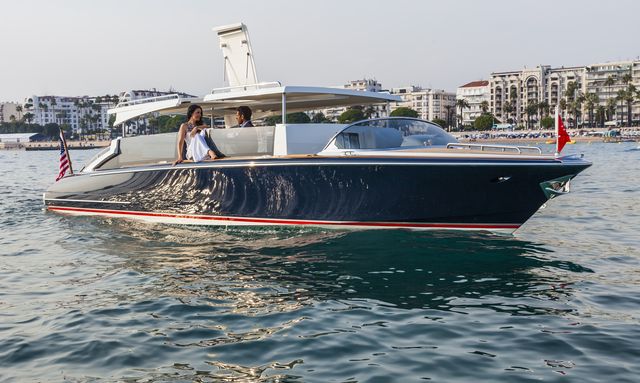 10 Top Charter Yachts With Limousine Tenders