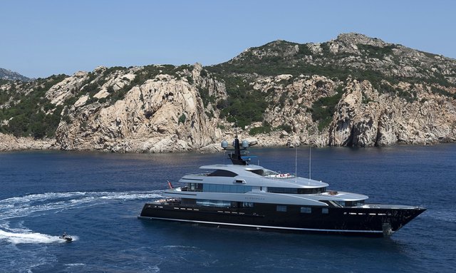 M/Y SLIPSTREAM Aquires New Inflatables