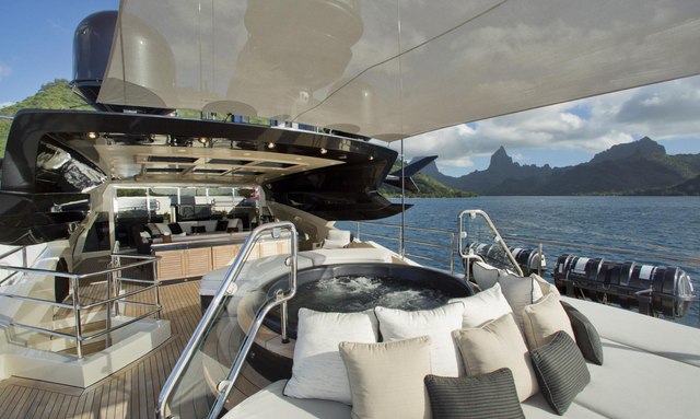 Celebrate Thanksgiving on board M/Y VANTAGE in the Bahamas