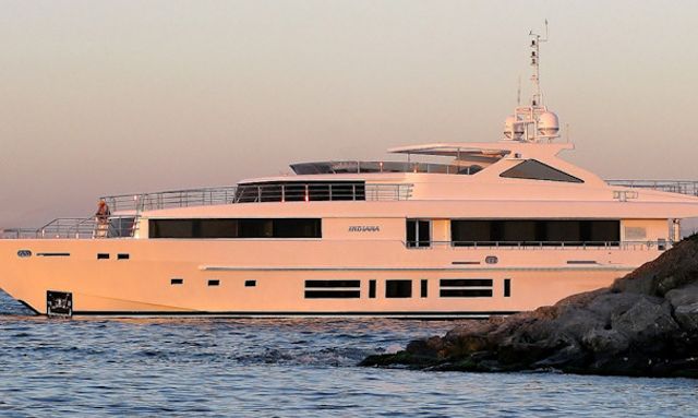 Motor Yacht Indiana For Charter